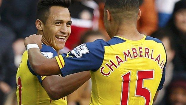 Arsenal's Alexis Sanchez and Alex Oxlade-Chamberlain celebrate