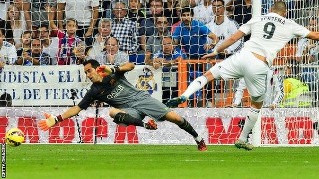 Karim Benzema scores Real Madrid's third in the win over Barcelona