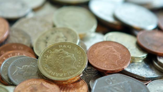 New 12-sided £1 coins start being made by Royal Mint - BBC Newsround