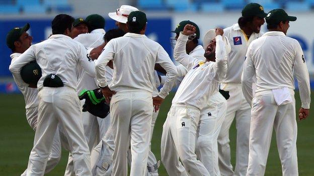 Pakistan celebrate a wicket