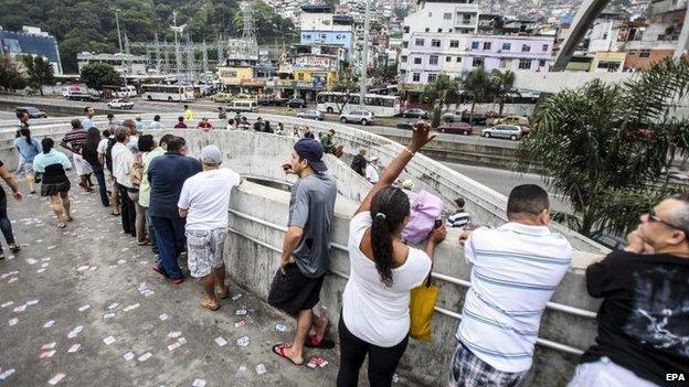 Polling station in Rocinha, 26 Oct