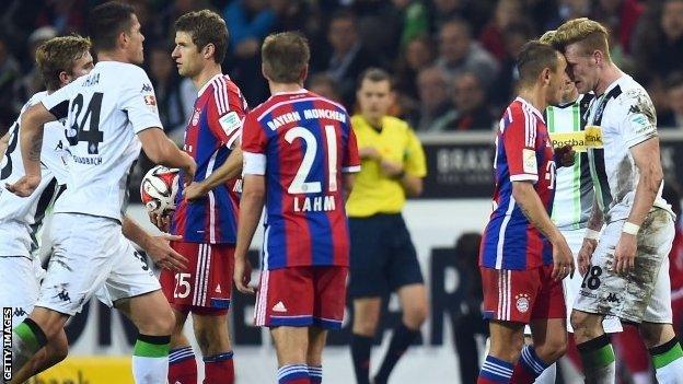 Bayern Munich and Borussia Monchengladbach players clash