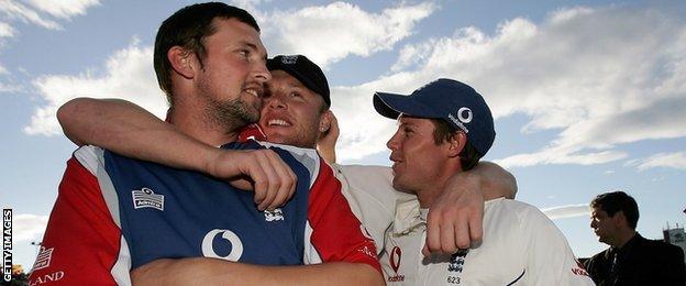 Geraint Jones (right) with Steve Harmison and Andrew Flintoff