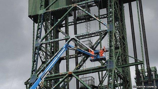 Workmen on the Newport Bridge, Stockton