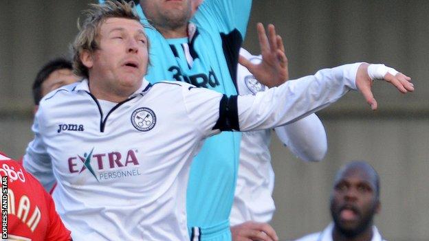 Norton United signed Micky Lennon from Hednesford Town