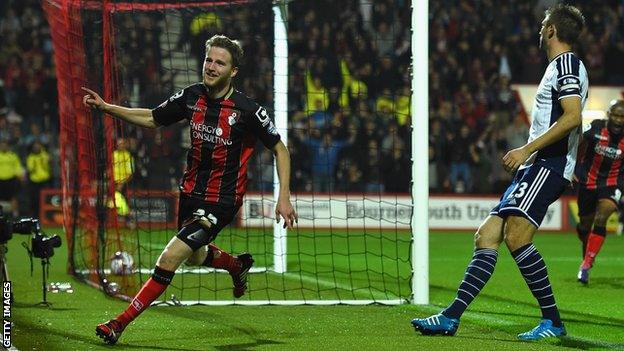 Eunan O'Kane scores