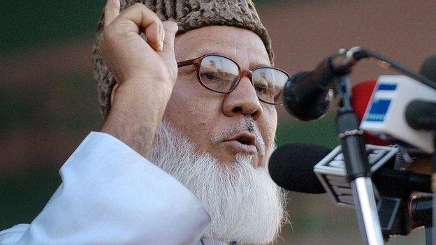 Jamaat-e-Islam Bangladesh leader Moalana Motiur Rahman Nizami speaks during a rally in Dhaka, 28 December 2005