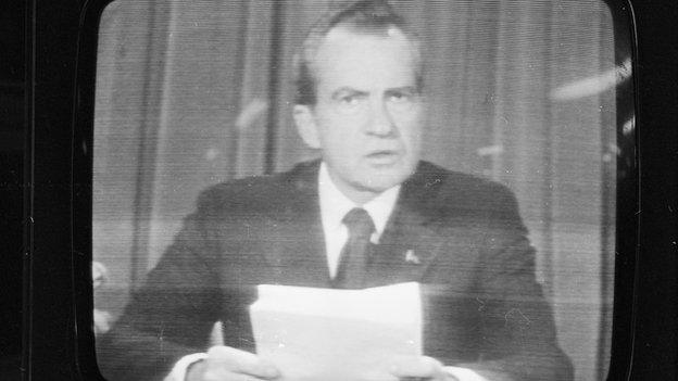 Nixon resigns