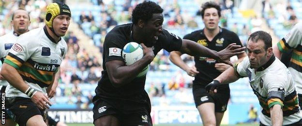 Winger Paul Sackey goes past Northampton scrum-half Mark Robinson in Wasps Heineken Cup semi-final win at the Ricoh in 2007