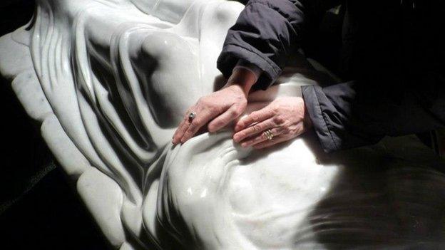 Somebody touching Tagliaferri's Cristo Velato