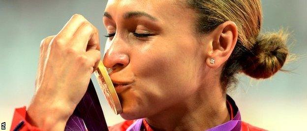 Jess Ennis kisses her gold medal
