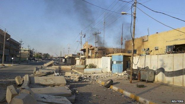 A damaged police station is seen in the Anbar province town of Hit on 6 October 2014