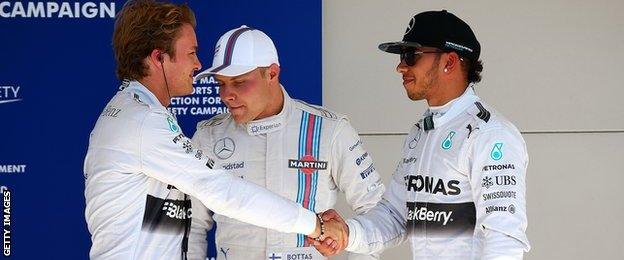 Nico Rosberg and Lewis Hamilton shake hands