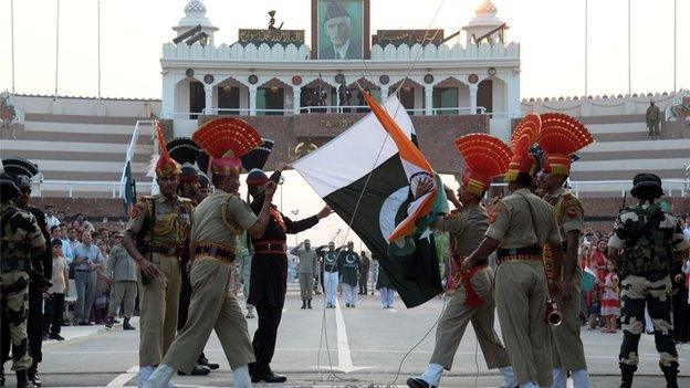 Indian and Pakistani soldiers participate in the ceremony on the Wagah border