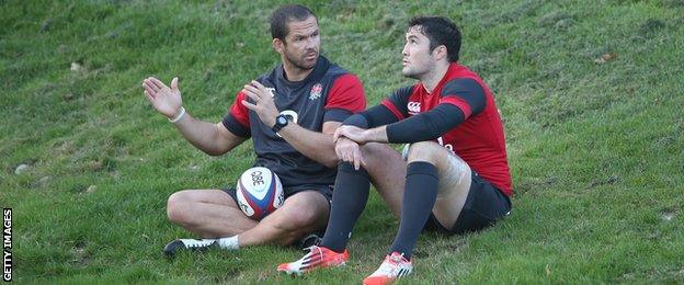 Andy Farrell (left) and Brad Barritt talk at England training