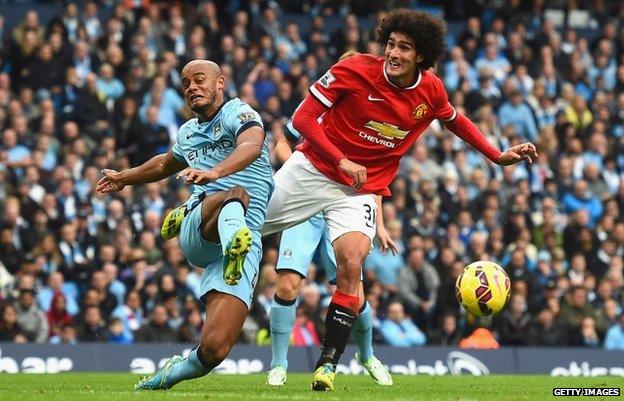 Belgian players and Manchester rivals Vincent Kompany (L) and Marouane Fellaini (2 Nov 2014)