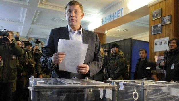 Rebel leader Alexander Zakharchenko votes (2 Nov)