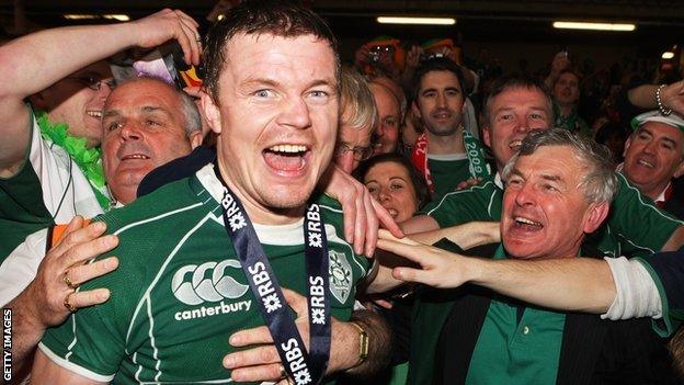 Brian O'Driscoll celebrates winning the 2009 Grand Slam