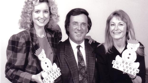 Angharad Mair gyda Terry Wogan a Sue Cook yn 1986