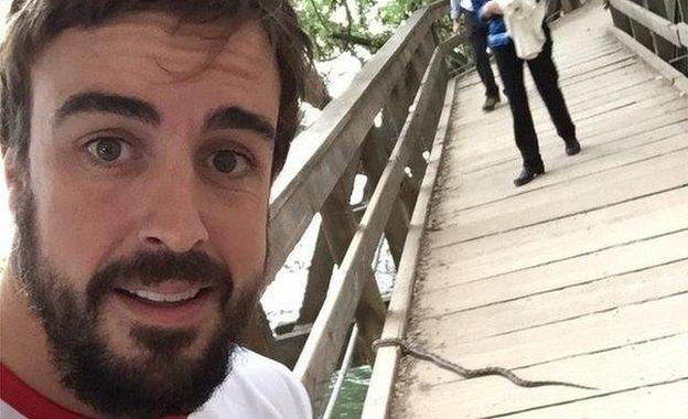 Fernando Alonso jogging