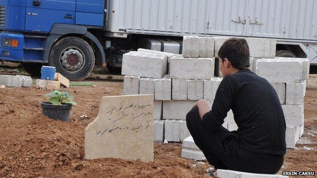 Makeshift graveyard in Kobane (October 2014)