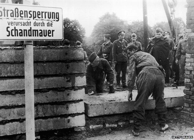 Soldiers started to build the Berlin Wall in August 1961