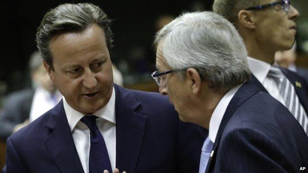 British Prime Minister David Cameron (left,) speaks with Mr Juncker during a round table meeting at an EU summit in Brussels (30 August 2014)