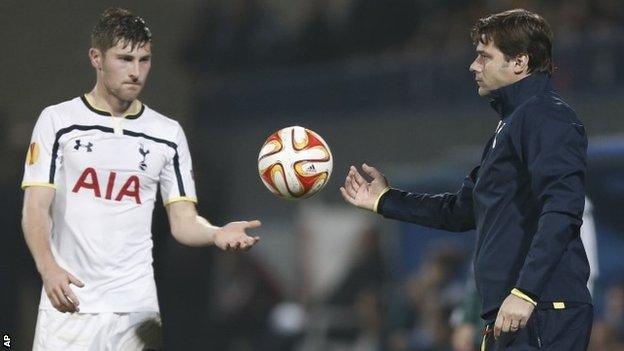 Mauricio Pochettino and Ben Davies