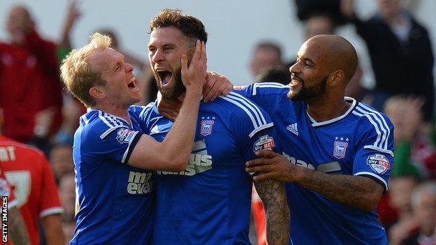 Daryl Murphy celebrates with David McGoldrick