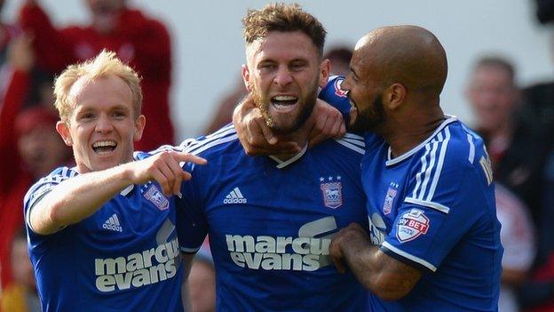 Daryl Murphy celebrates with David McGoldrick