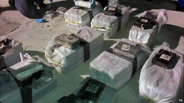 Cocaine seized by French customs vessels from yacht SY Hygeia of Halsa