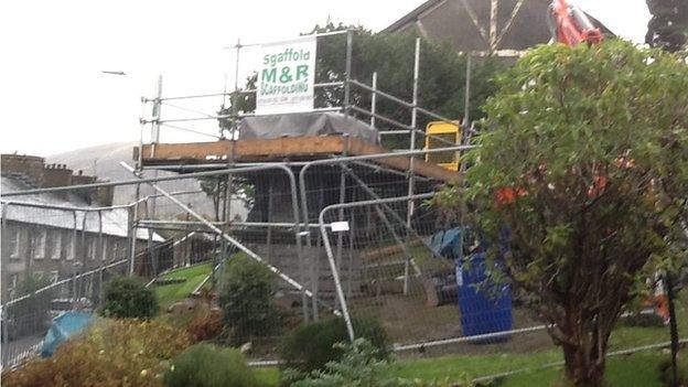 Scaffolding on the war memorial