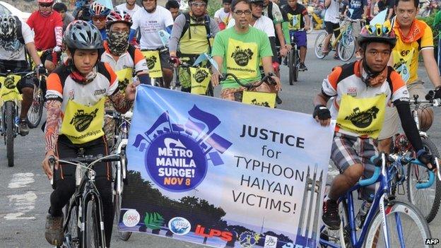 Biking group in suburb of Manila demonstrates in support of Haiyan victims - 8 November