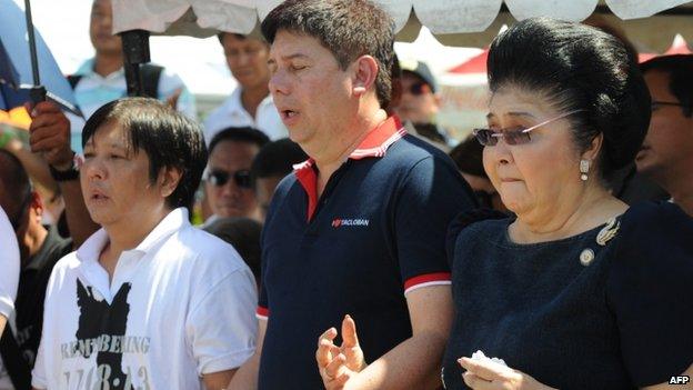 Former First Lady Imelda Marcos (R) and her son Bong Bong (C) among mourners in Tacloban - 8 November
