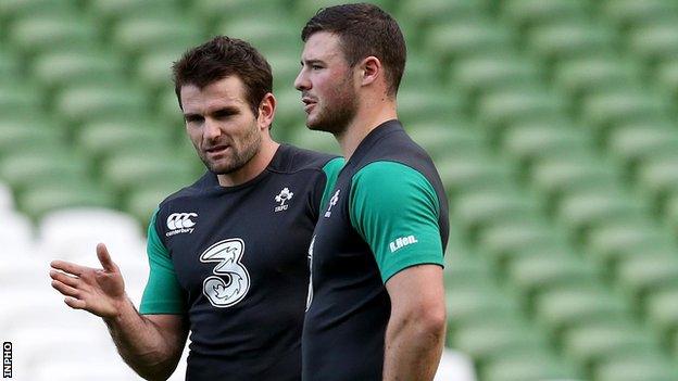 Jared Payne talks tactics with Robbie Henshaw at Ireland training on Friday