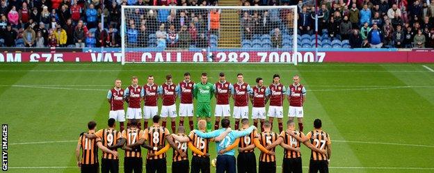 Burnley and Hull players