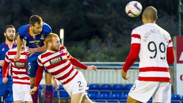 Gary Warren rises above the Accies defence to score