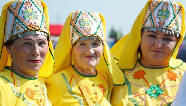 Udmurt women in colourful dress