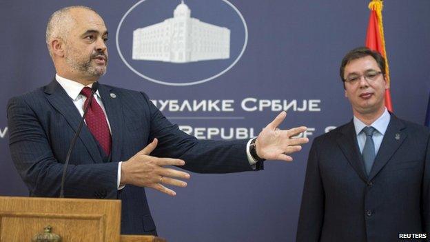 Mr Vucic (R) accused Edi Rama of carrying out a "provocation" (10 Nov)