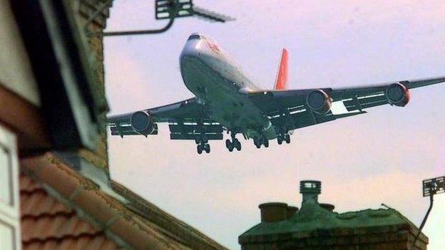 Aircraft coming in to land at Heathrow