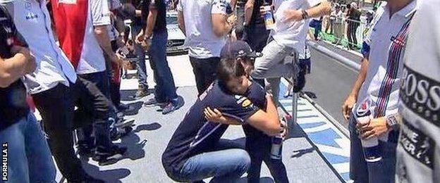 Daniel Ricciardo hugs Felipe Massa's son Felipinho