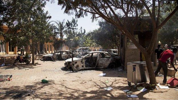 Burnt out vehicles in Ouagadougou (30 October 2014)