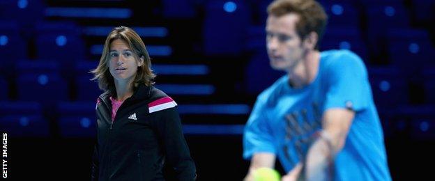 Amelie Mauresmo coaching Andy Murray