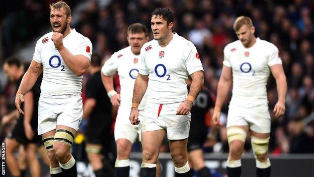 Chris Robshaw with his England team