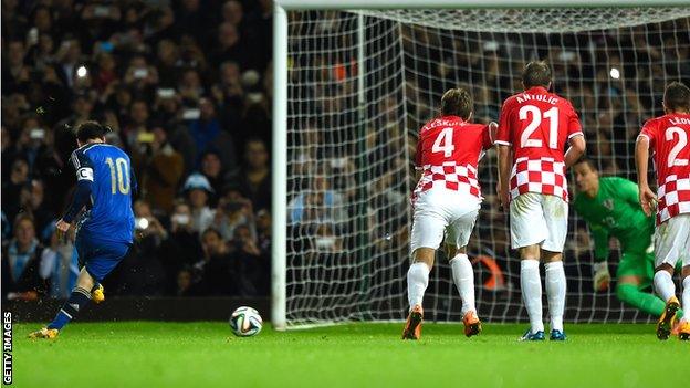 Lionel Messi scores from the penalty spot