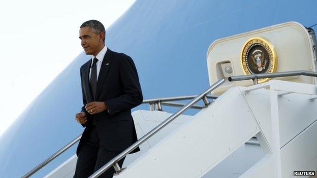 US President Barack Obama steps from Air Force One upon arrival in Brisbane on 15 November 2014.