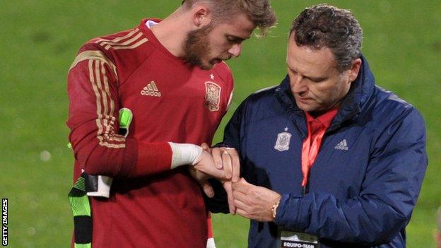 David De Gea dislocates finger during Spain training