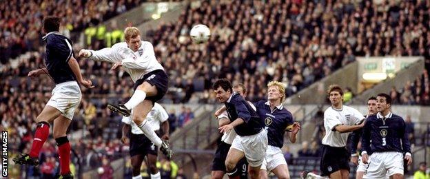 Paul Scholes scores against Scotland