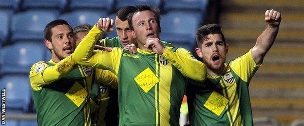 Notts players celebrate Garry Thompson's winner