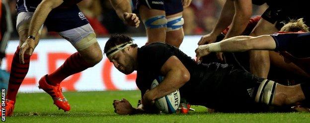 Jeremy Thrush scores a try for New Zealand against Scotland